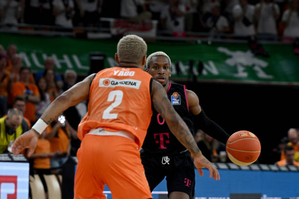 他们常年保 他们常年保